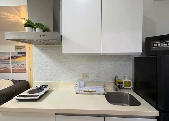 Azure Staycation By Jo&jo- Space, Comfort, And A Better For Families And Groups Near Airport, Moa, Beside Sm Bicutan Apartment