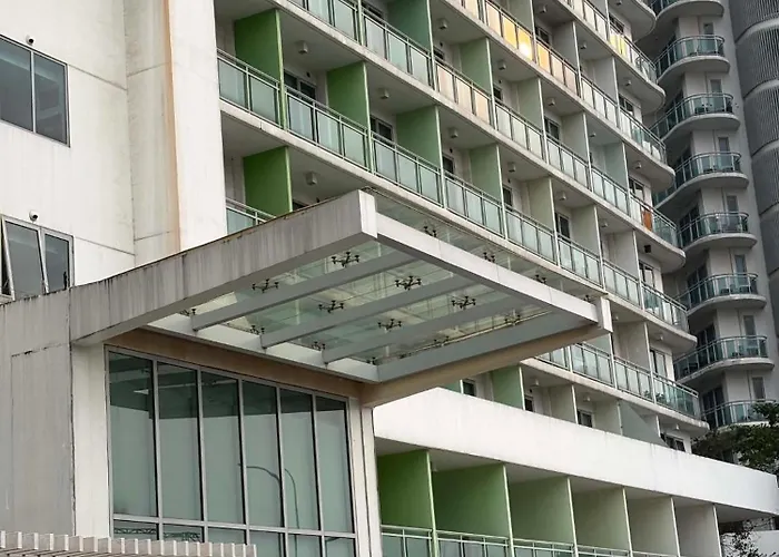Azure Staycation By Jo&jo- Space, Comfort, And A Better For Families And Groups Near Airport, Moa, Beside Sm Bicutan